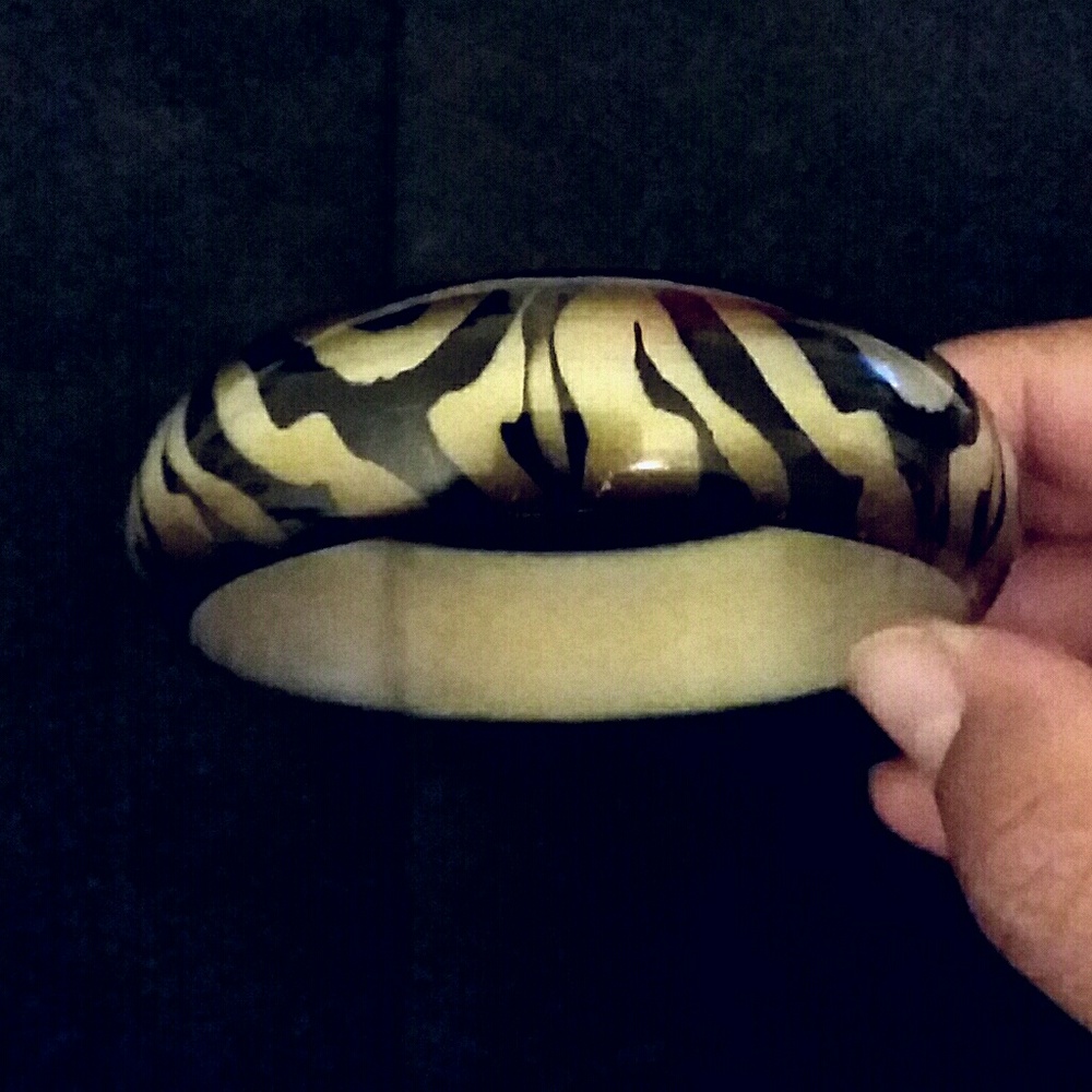 Bangle bracelet